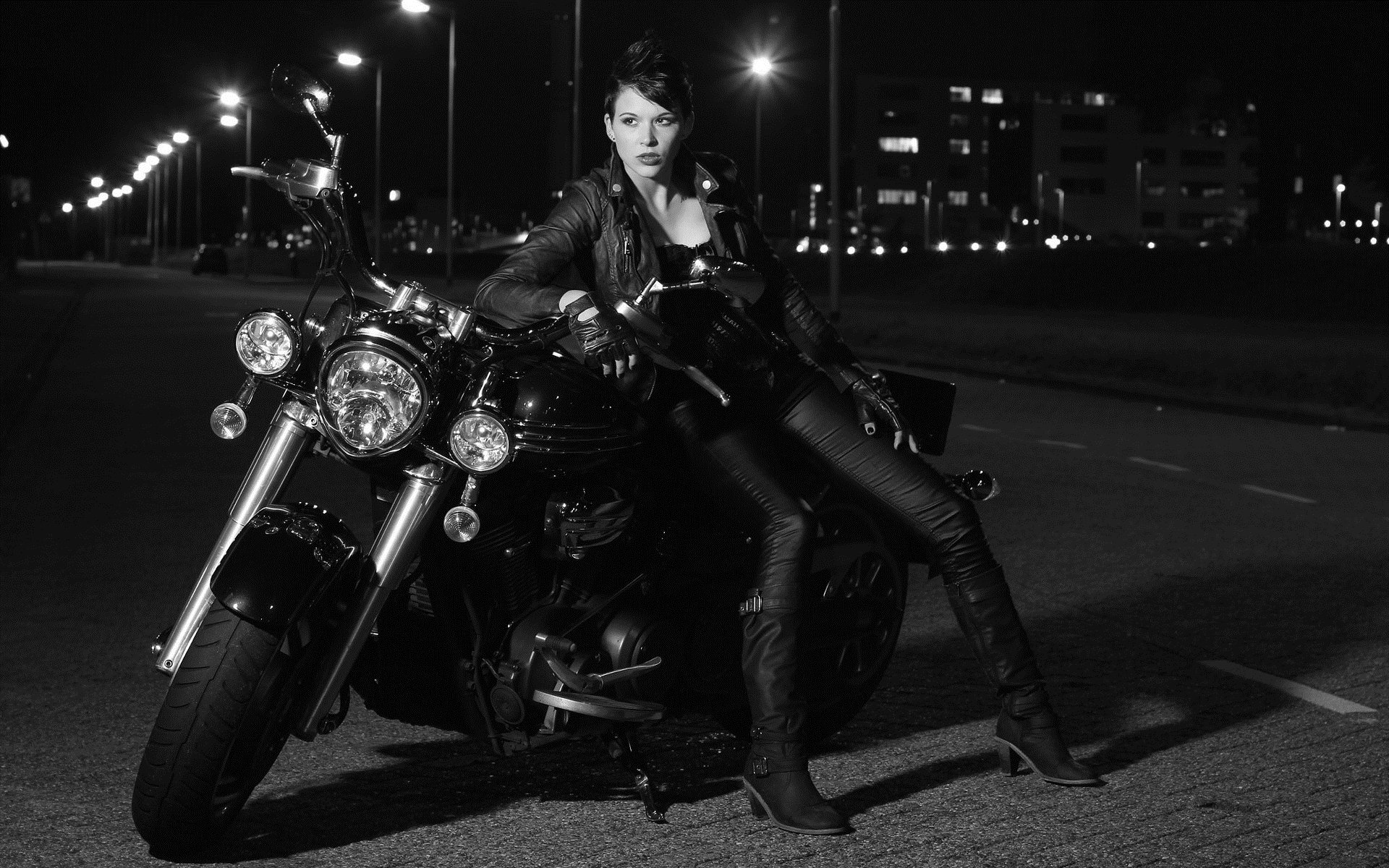 Photo Beautiful girls and motorcycles in Voronezh