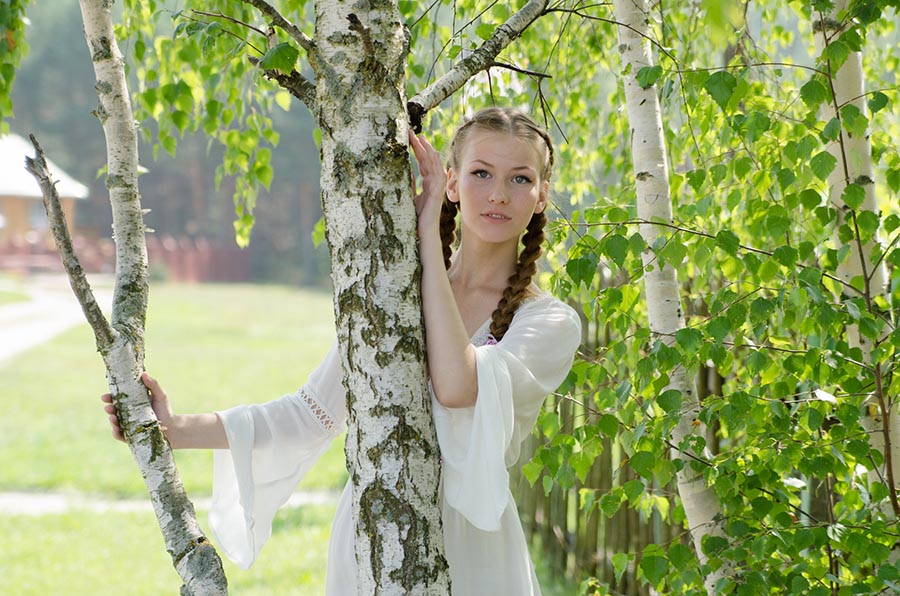 Women in Slavic costumes in Voronezh