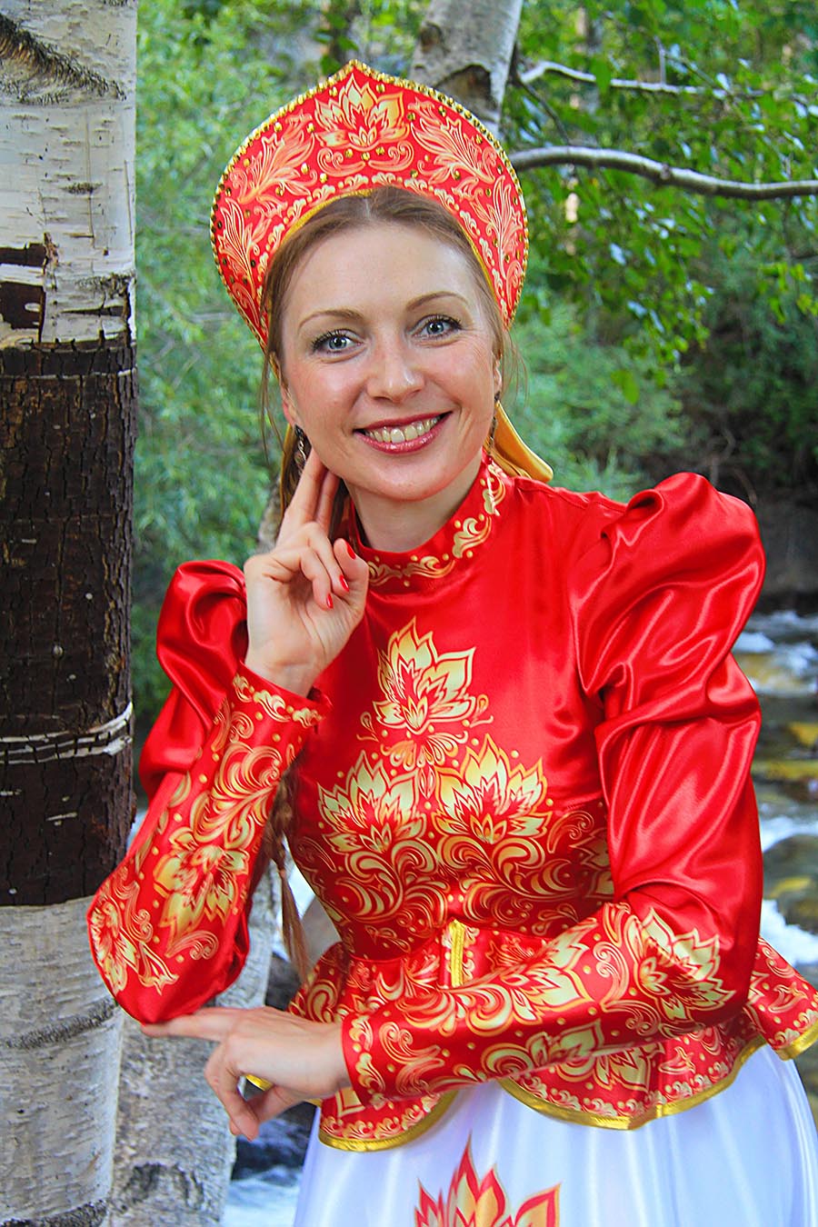 Women in Slavic costumes in Voronezh