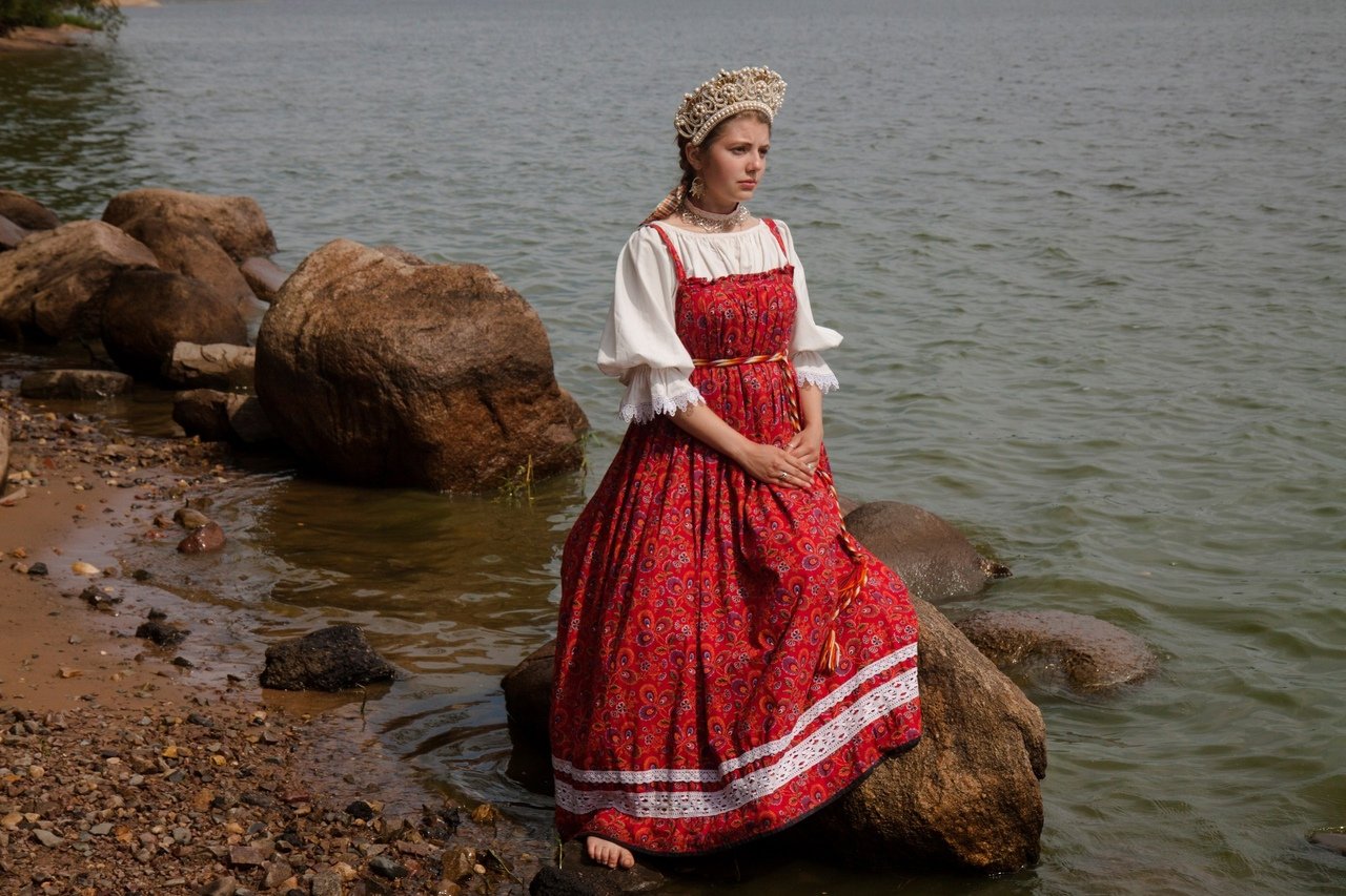 Women in Slavic costumes in Voronezh