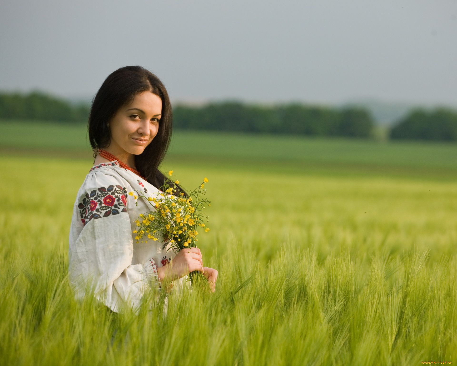 Women in Slavic costumes in Voronezh