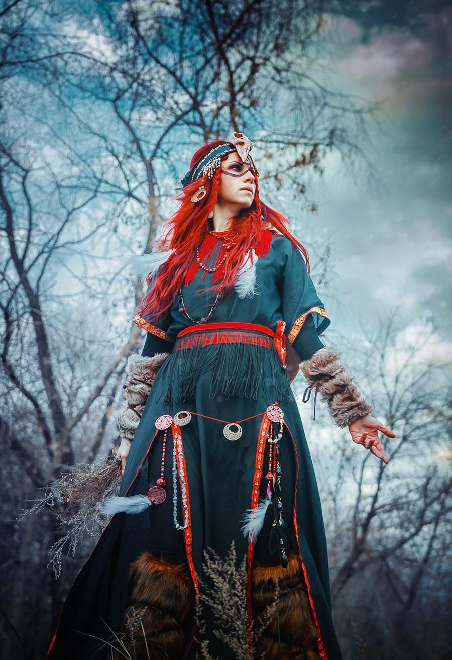 Take a pause and enjoy Girls in Slavic costumes — streaming from Voronezh