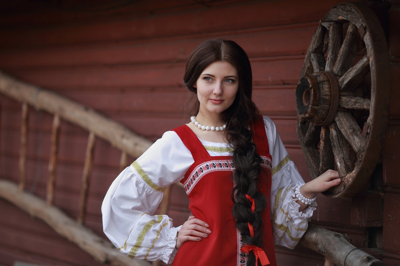 Girls in Slavic costumes’s look of the day — catch her live in Voronezh