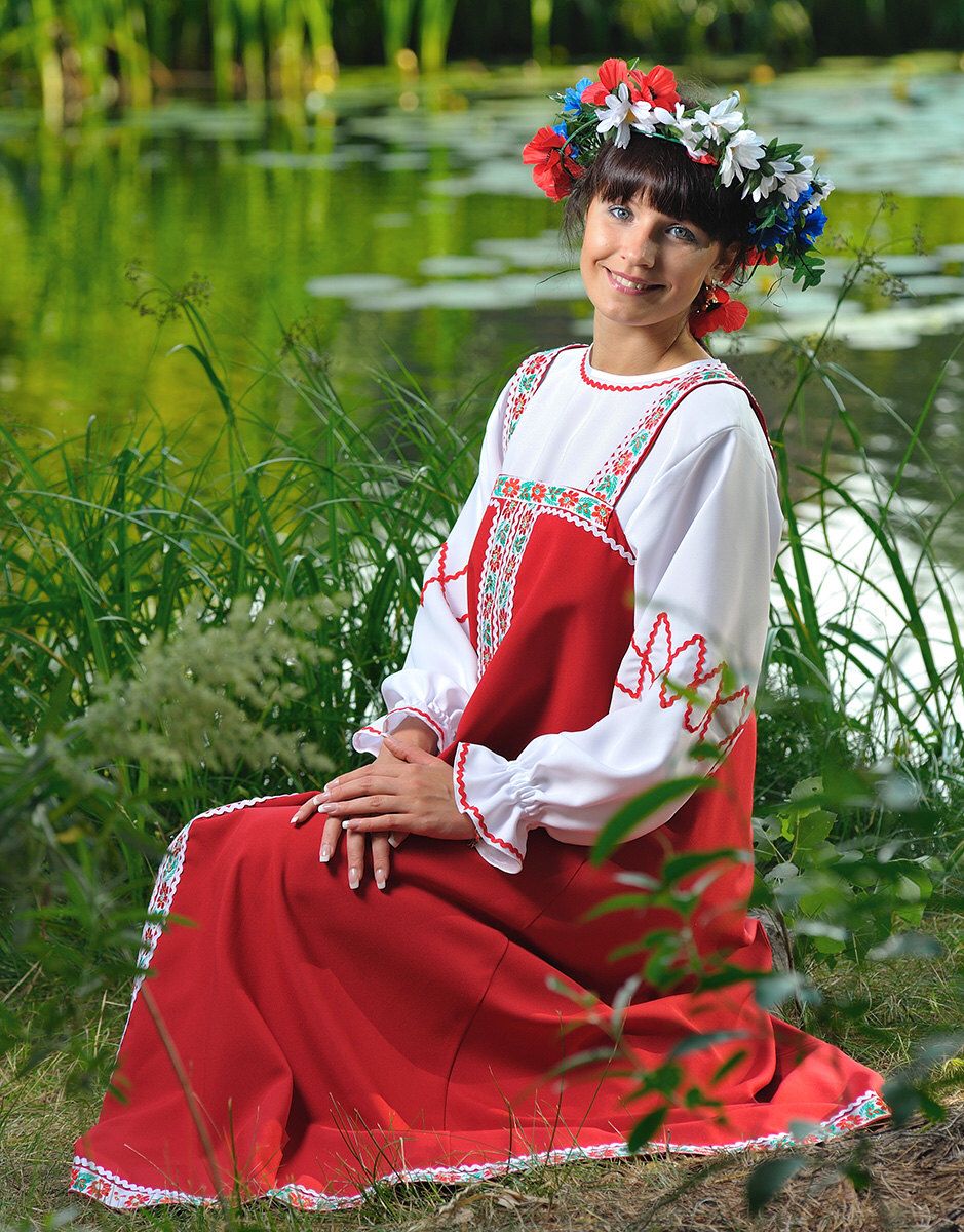 Beautiful girl Girls in Slavic costumes in Voronezh